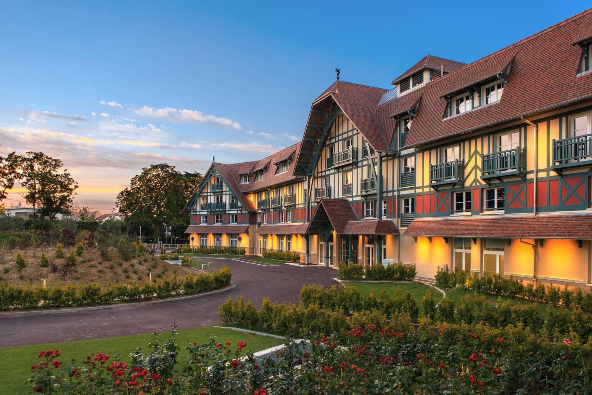 Renaissance Paris Hippodrome De St. Cloud Hotel Rueil-Malmaison Exterior photo