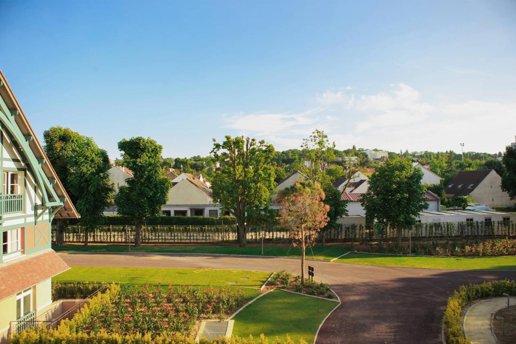 Renaissance Paris Hippodrome De St. Cloud Hotel Rueil-Malmaison Exterior photo