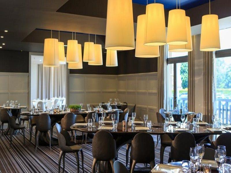 Renaissance Paris Hippodrome De St. Cloud Hotel Rueil-Malmaison Exterior photo